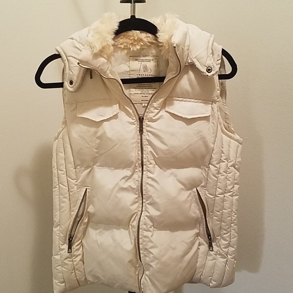 Two toned white and cream vest with hood - Picture 3 of 4
